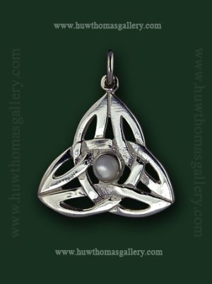Silver Celtic Pendant Set With Pearl (triangular)