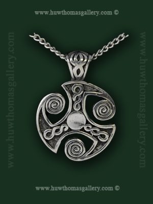 Pewter Celtic Pendant – Triskele Style