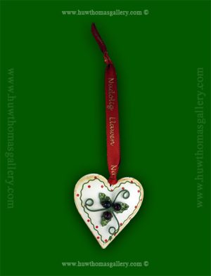 You Get 2 Painted Heart Nadolig Llawen –  Christmas Tree Decorations
