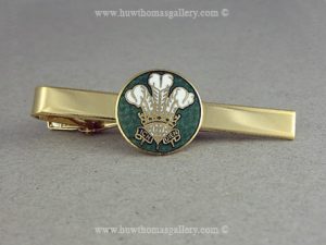 Three Feather Tie Slide In Green And Gold Finish
