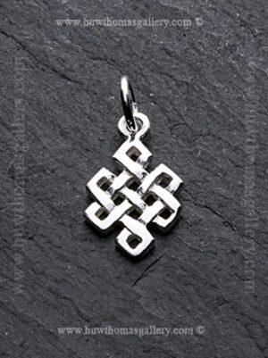 Silver Celtic Pendant / Necklace – Celtic Knot Design