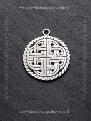 Silver Celtic Pendant / Necklace – Round With Rope Border